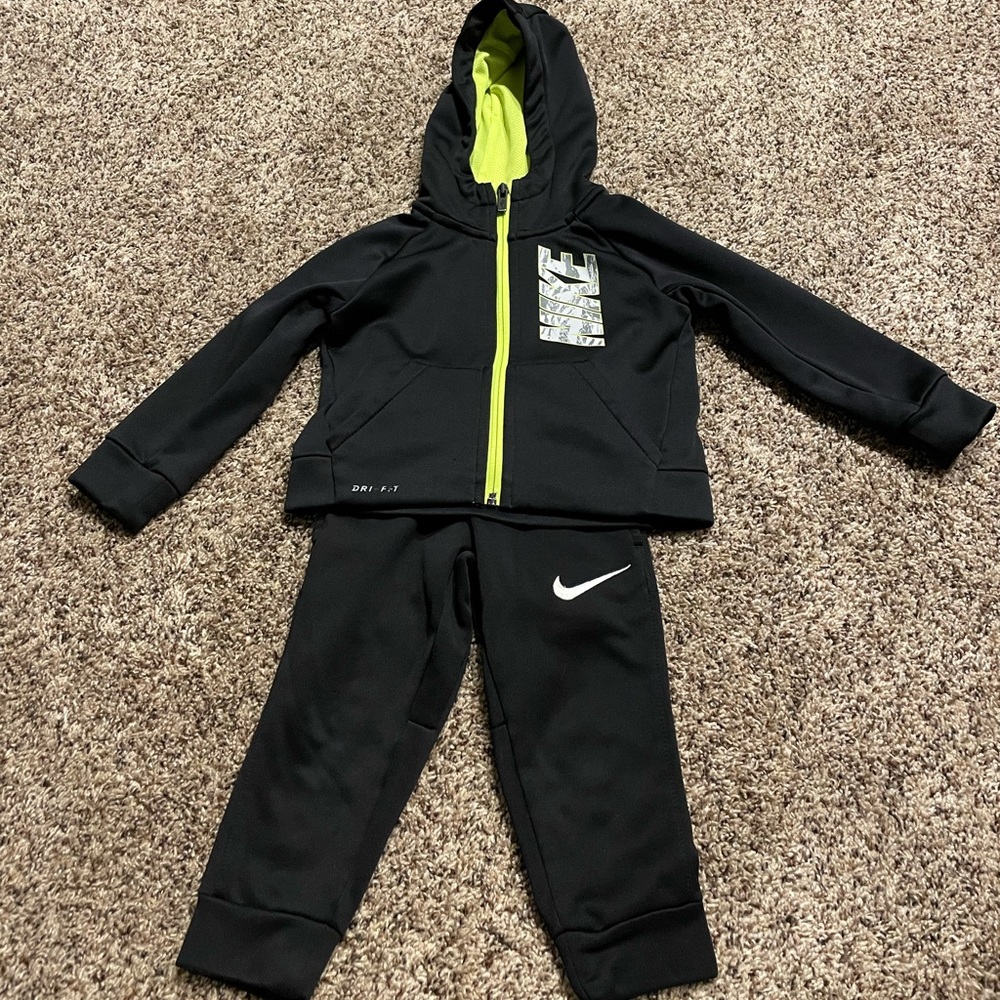 Nike Boys 2T outfit